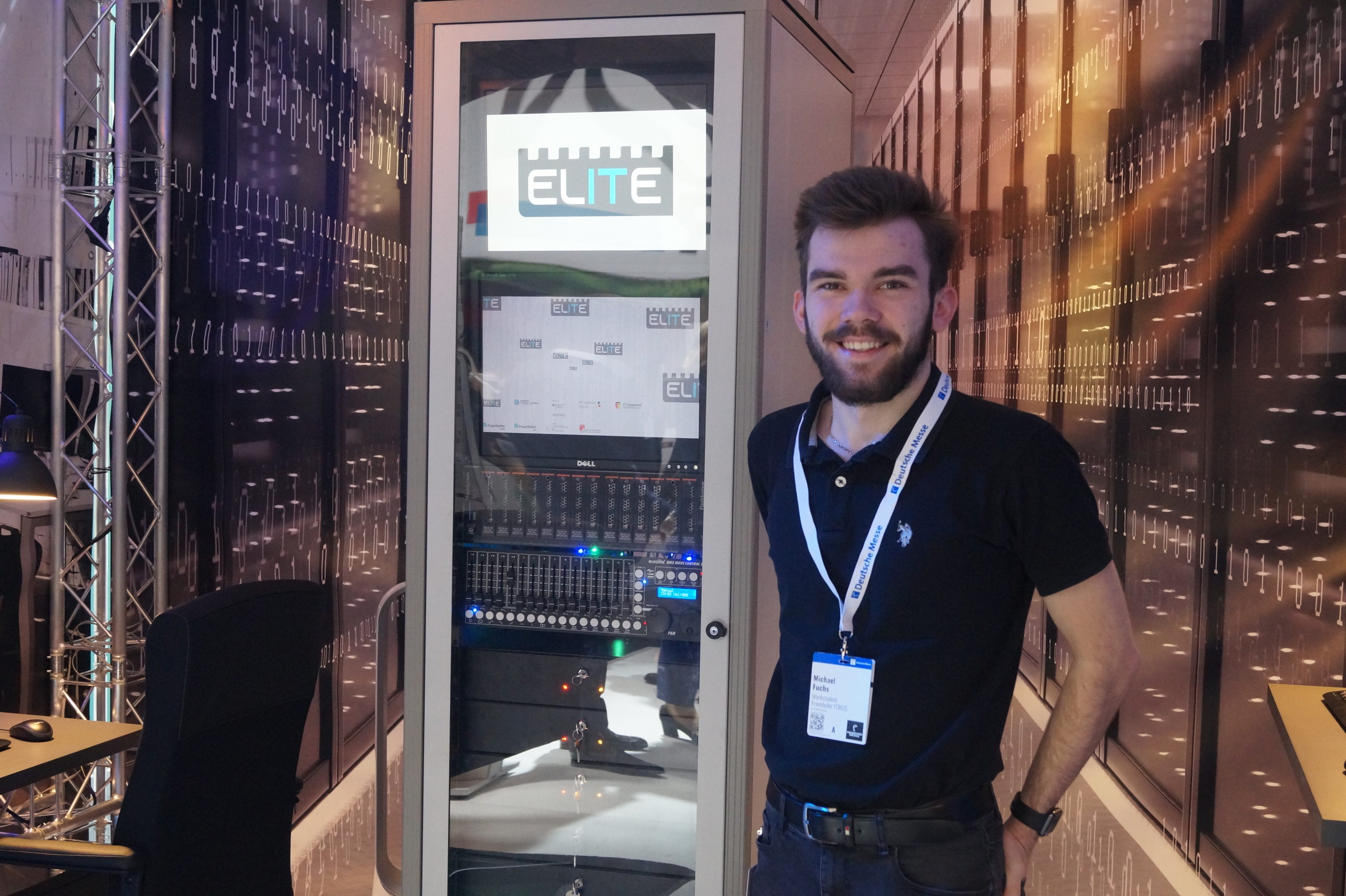 A member of the project team stands at the ELITE booth at the Hannover Messe.