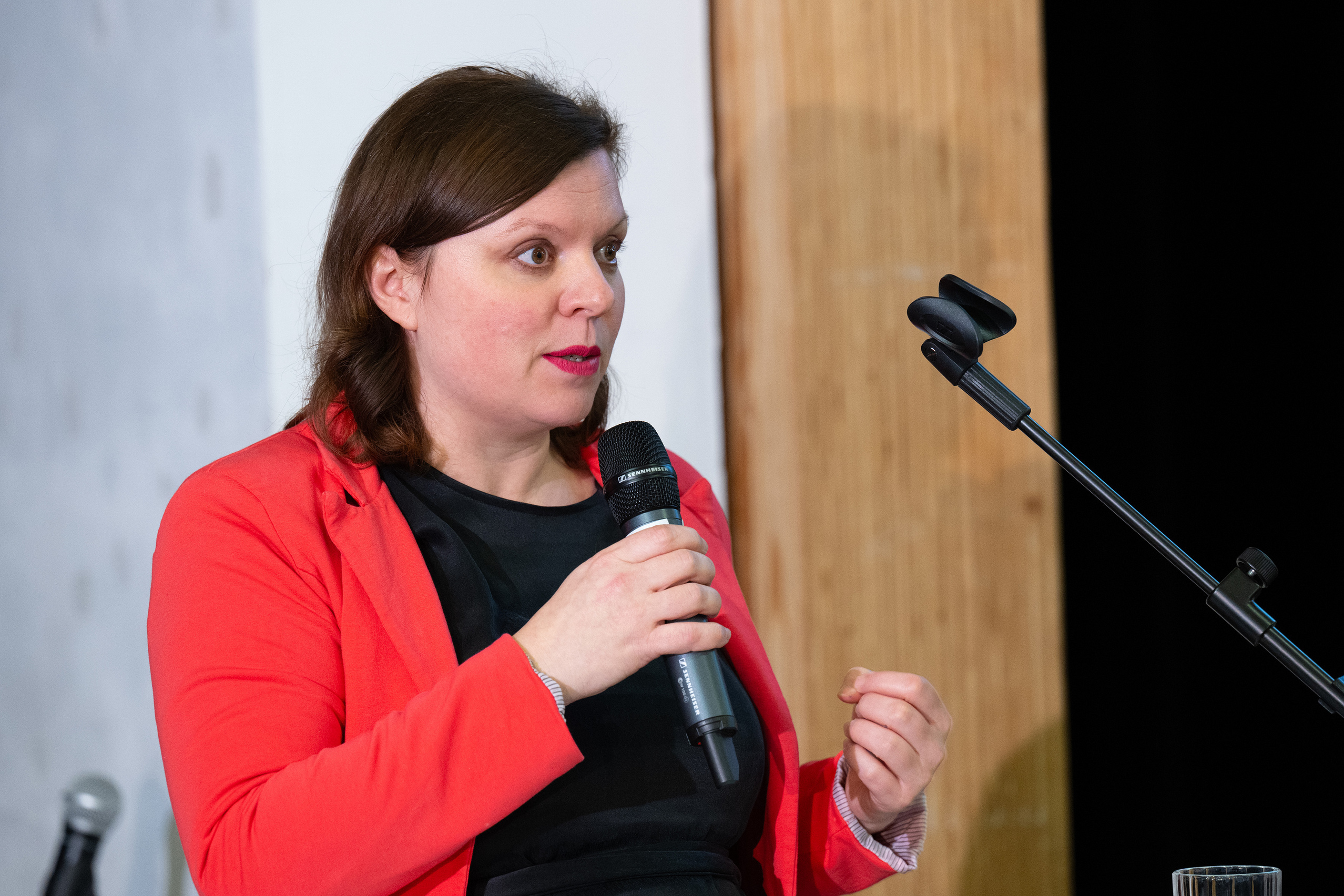 Dr. Eszter Tóth vom Fachbereich Wirtschaft forscht zu Kindern und Jugendlichen