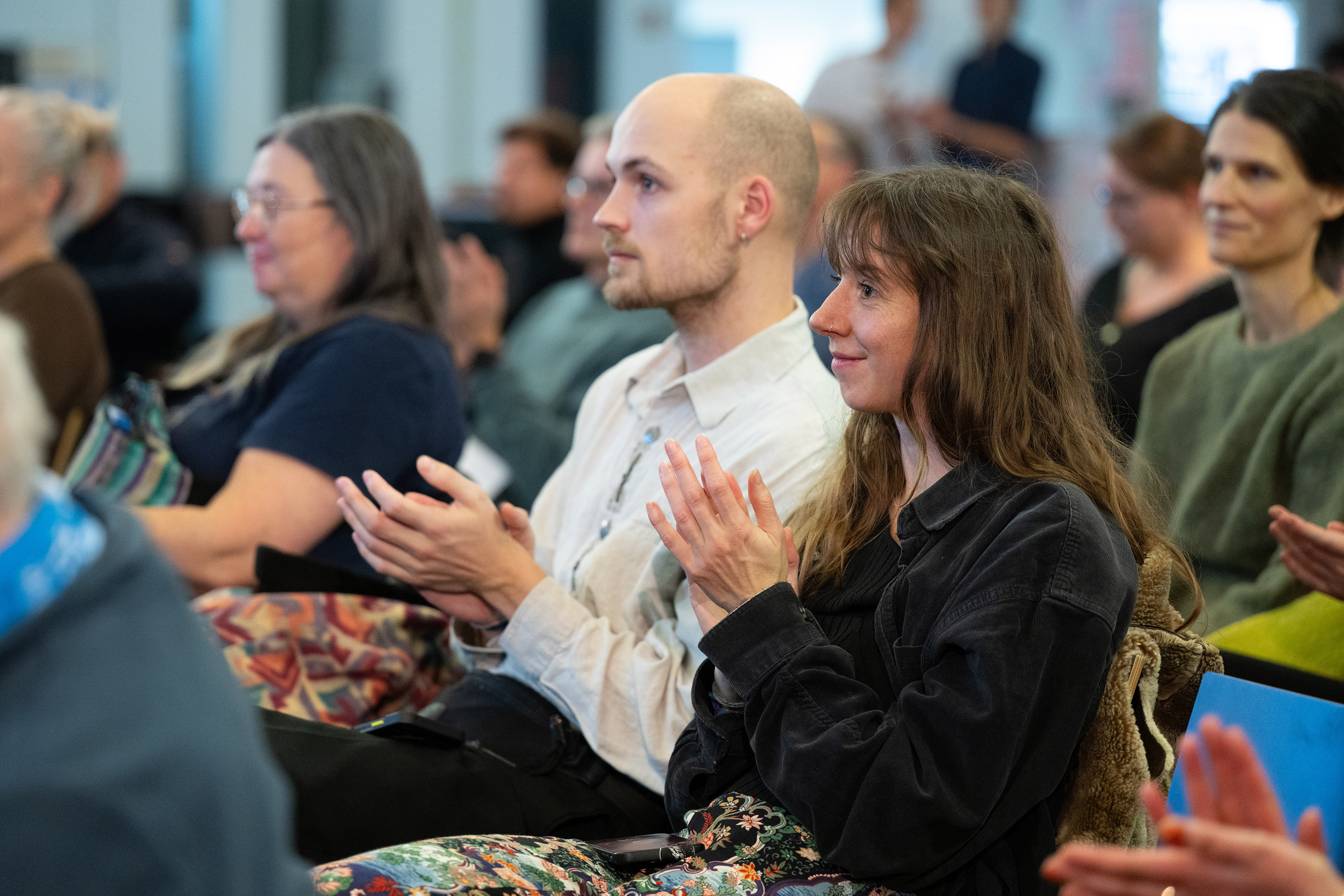 Blick ins Auditorium im Foyer des Fachbereichs Gestaltung