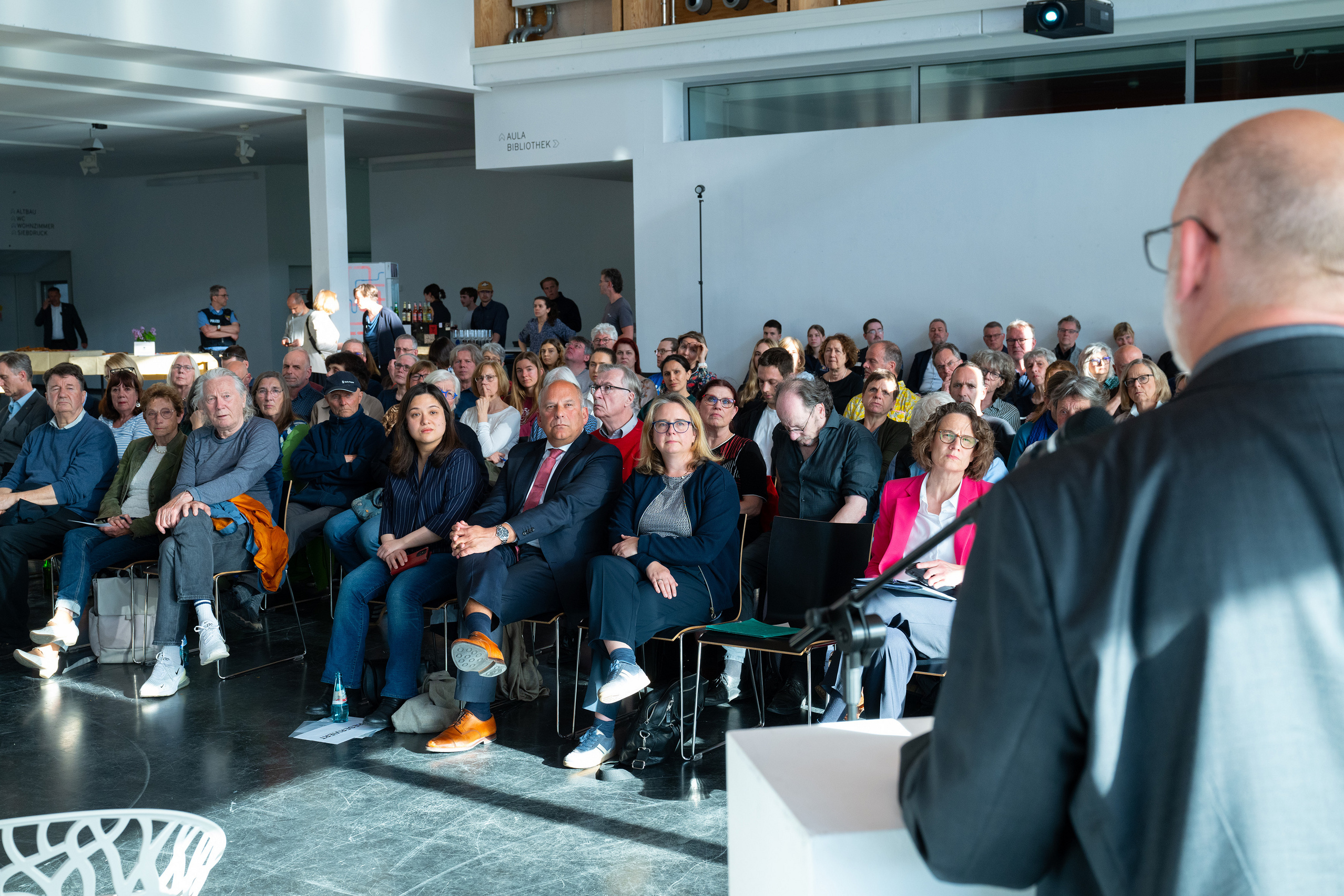 h_da-Präsident Arnd Steinmetz bei seinem Grußwort zum 8. h_da Dialog-Forum.