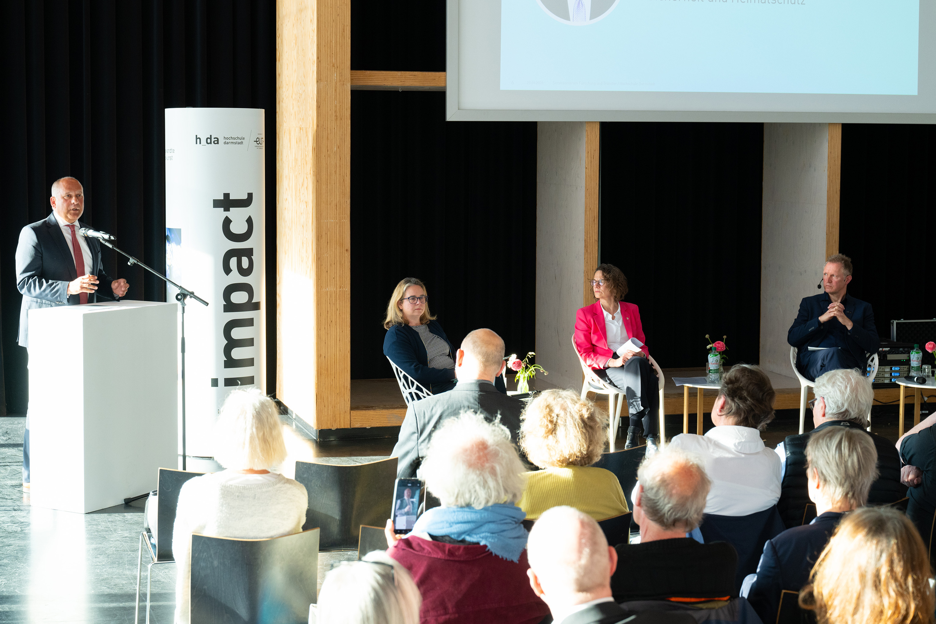 Hessens Innenminister Roman Poseck bei seinem Impulsvortrag.