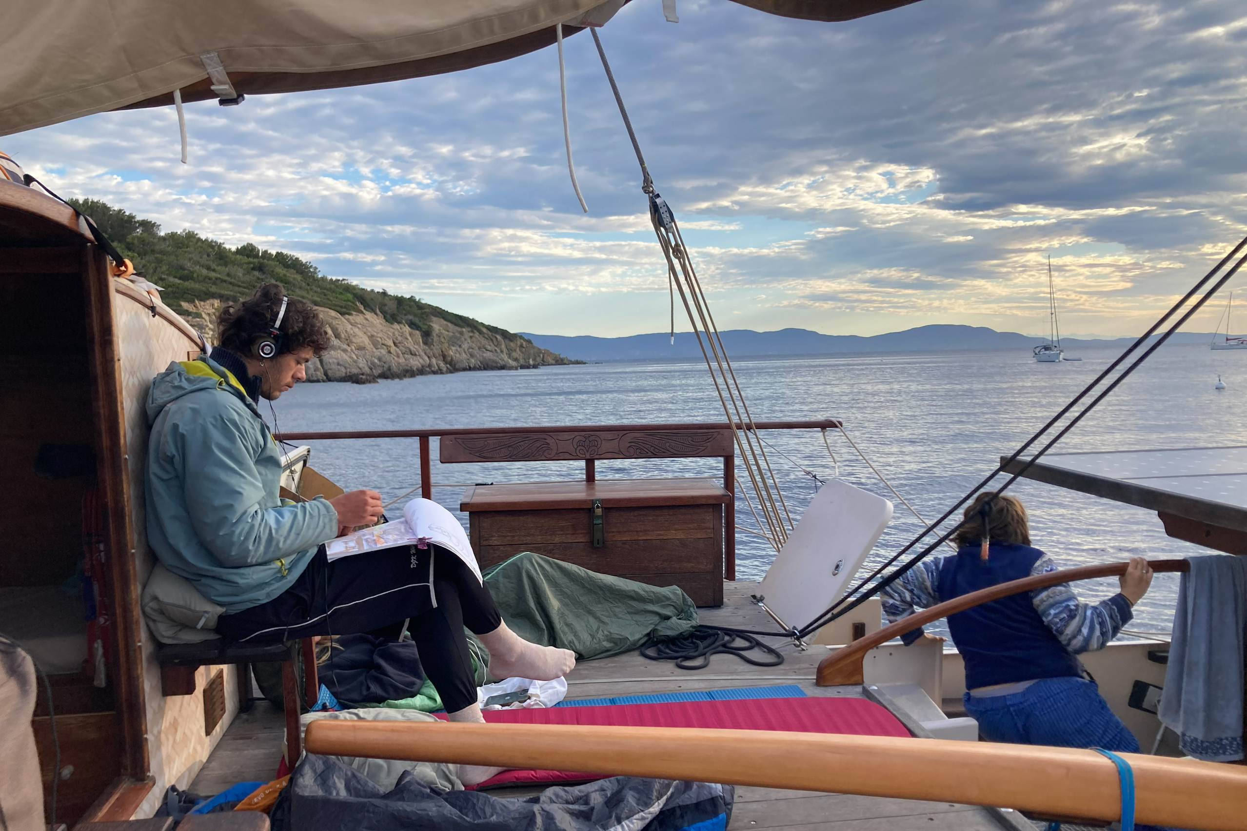 Student allein auf dem Boot