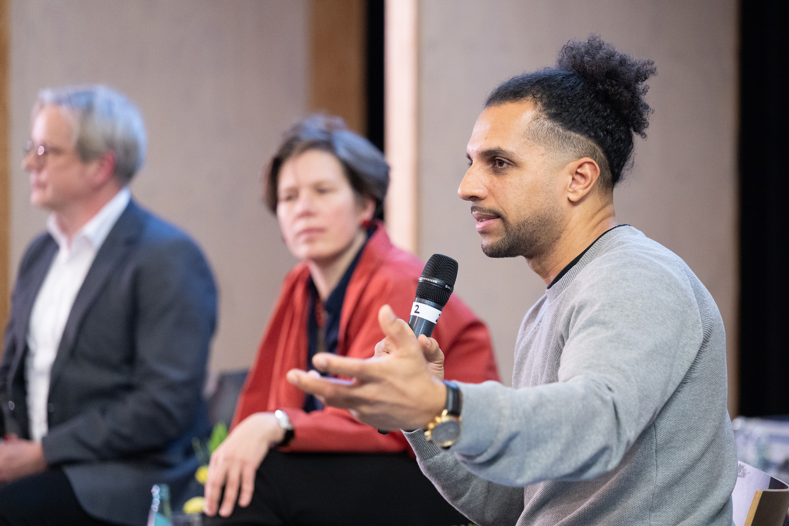 Simon Vogt moderierte den Abend 