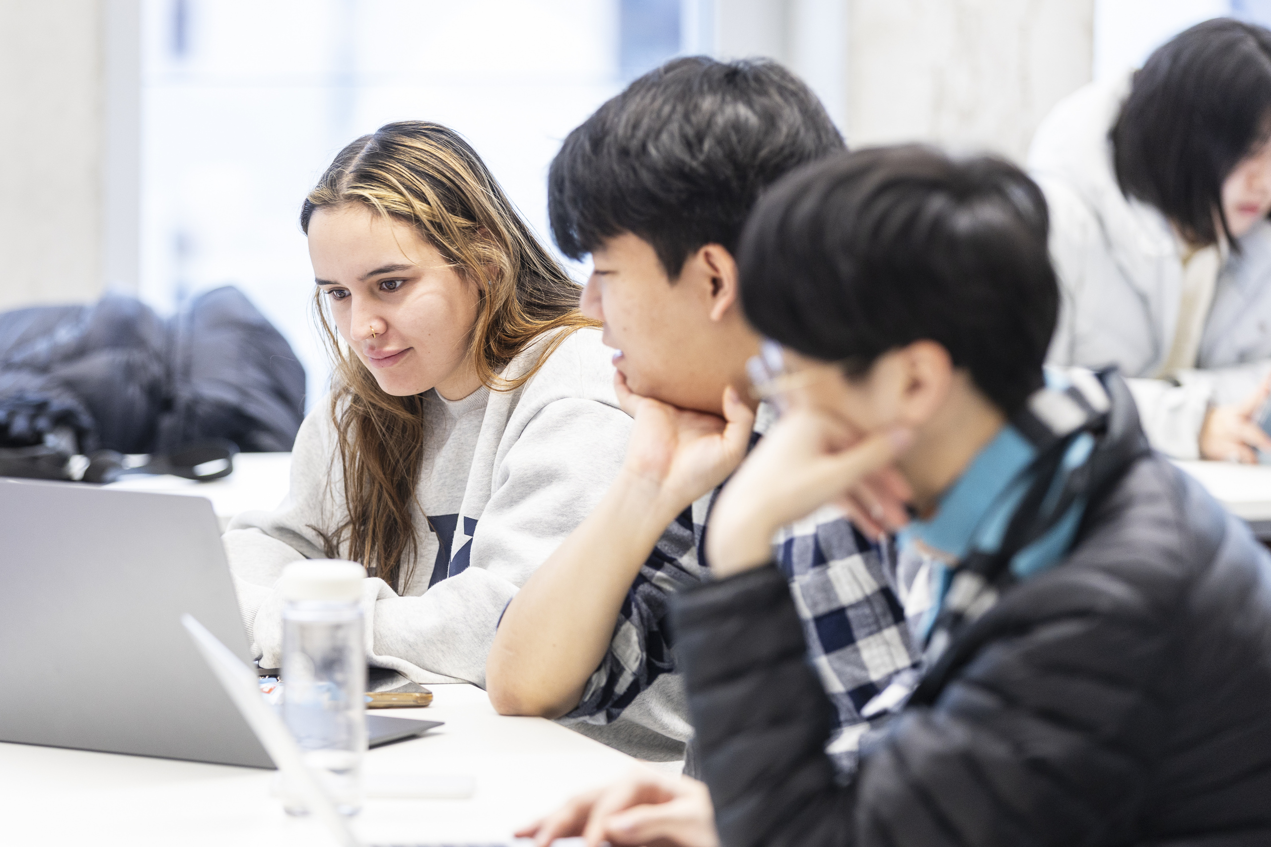 Gruppenarbeit im Seminarraum
