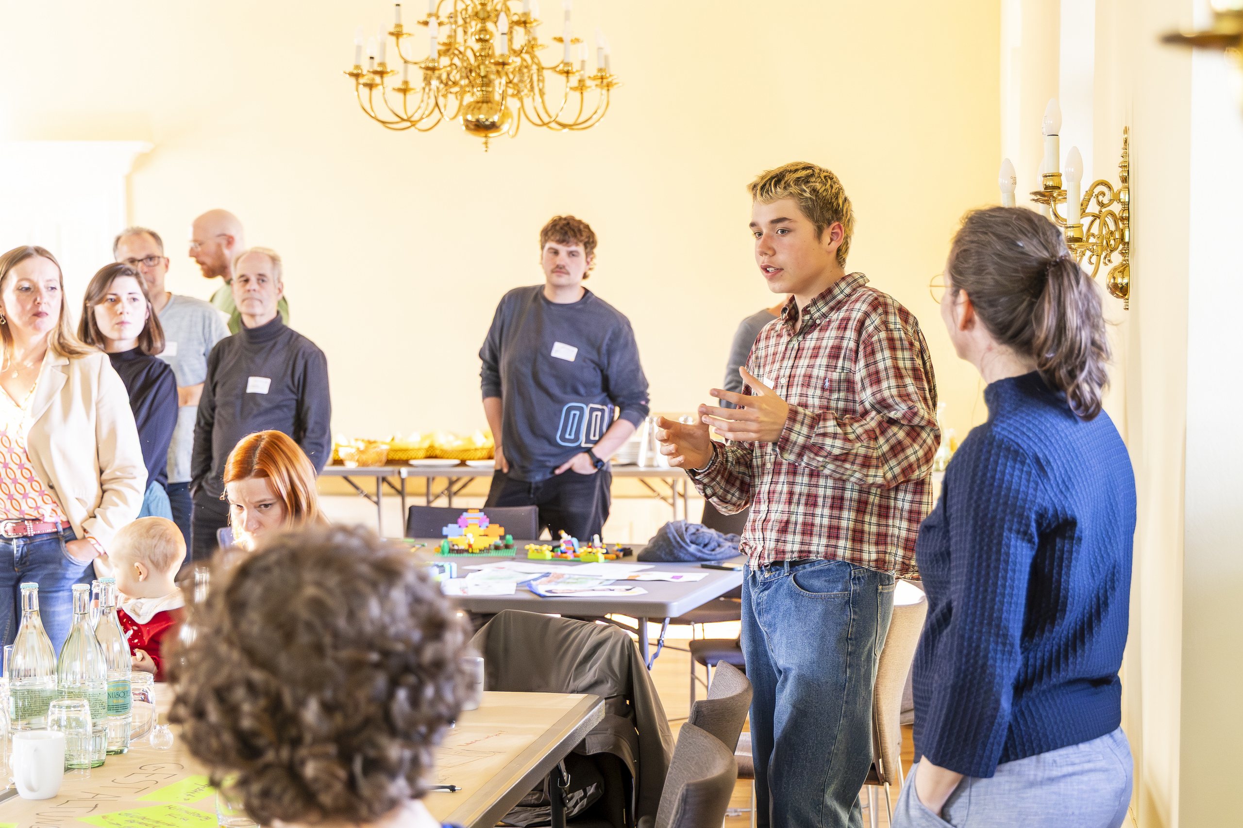 Wolf Gutberlet, Vorsitzender des Kinder- und Jugendbeirats, während beim Kick-off des Projekts im Schloss in Eltville.