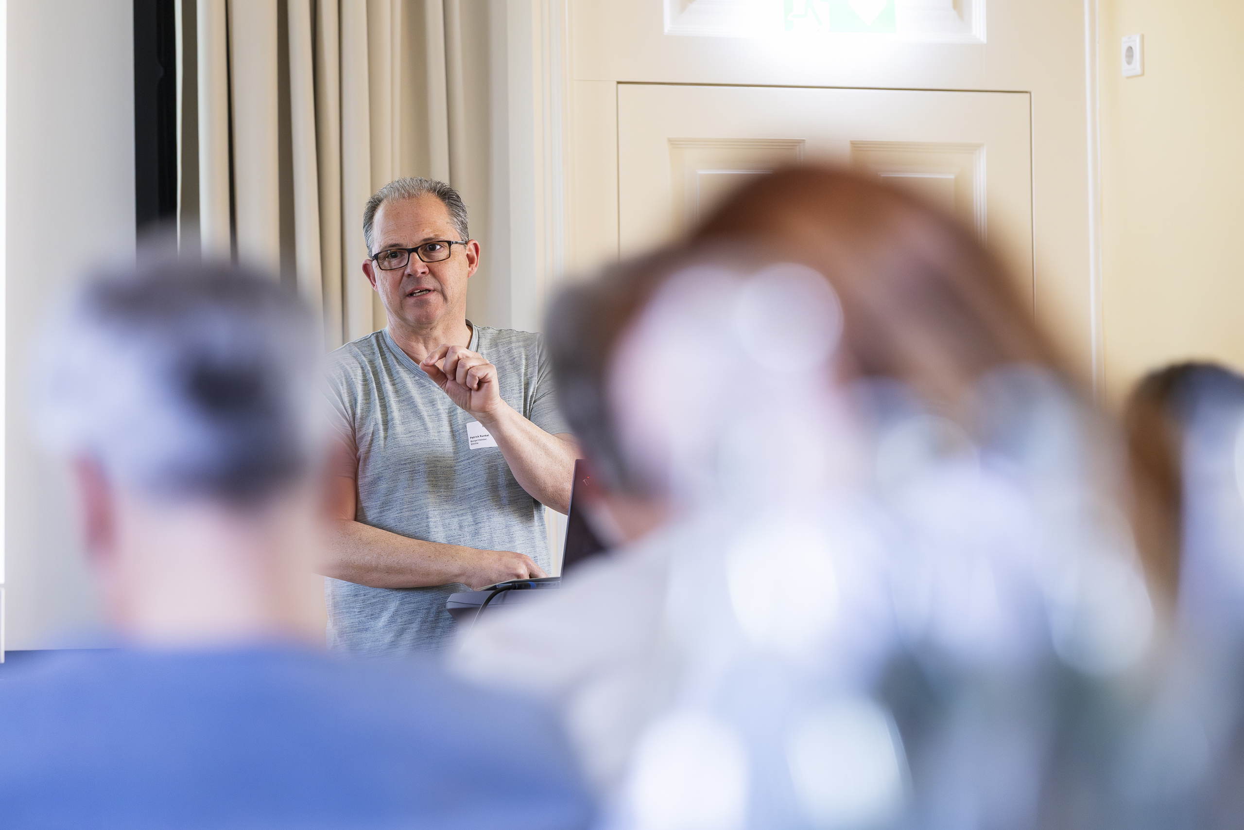 Bürgermeister Patrick Kunkel bei seiner Rede