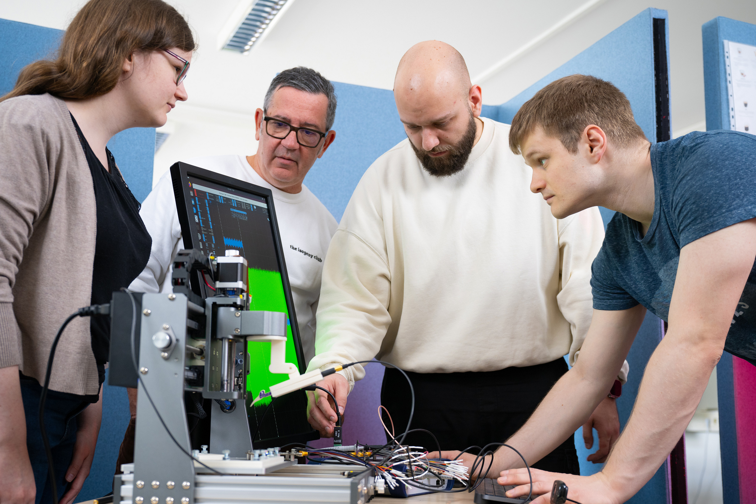 Prof. Campos with students in the lab
