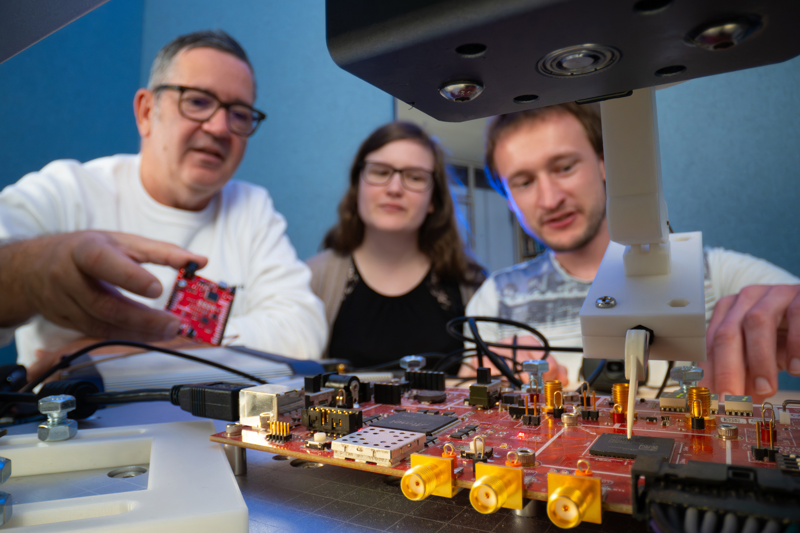 Professor Campos shows his students how an electromagnetic probe and a ChipWhisperer board can be used for side-channel analysis.