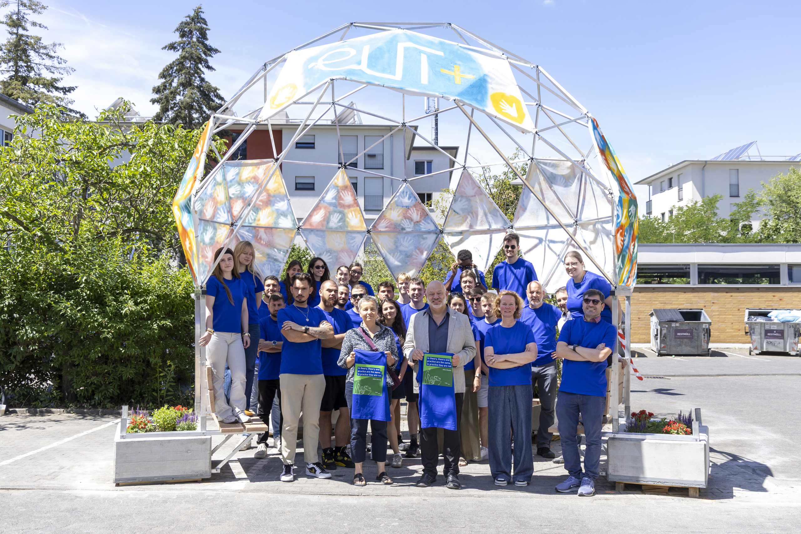 Group photo in front of the dome