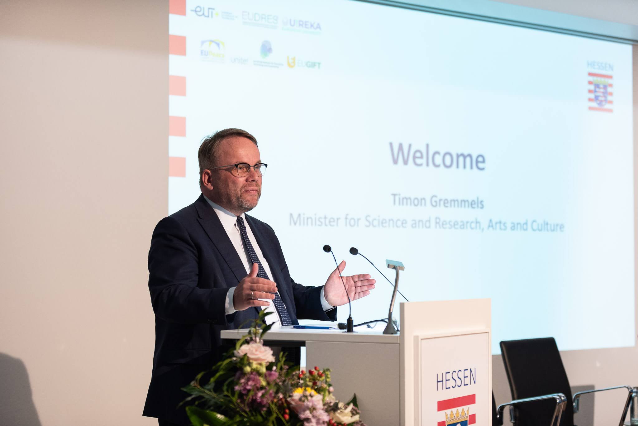 Hesse's Minister of Science Timon Gremmels at the lectern