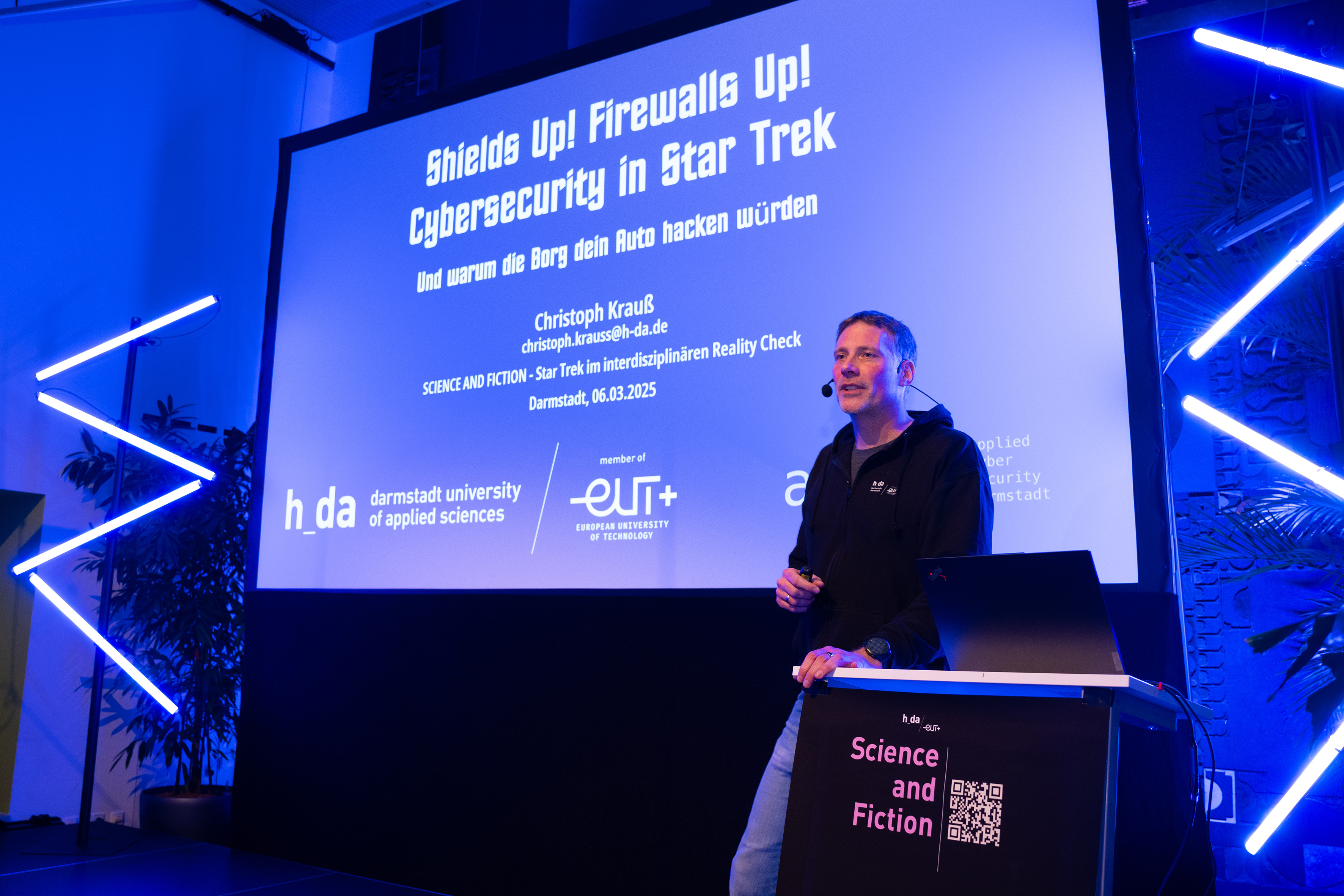 Christoph Krauß, Informatik-Professor für Cybersicherheit auf dem Podium